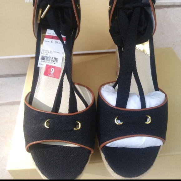 Michael Kors Lilah Wedge Canvas Sandals Size 9M - Picture 2 of 6
